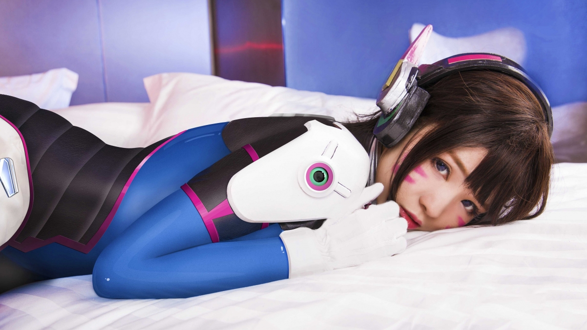 守望先锋D.Va真人版美女，惊艳4K游戏壁纸，高清3840x2160分辨率，免费下载！