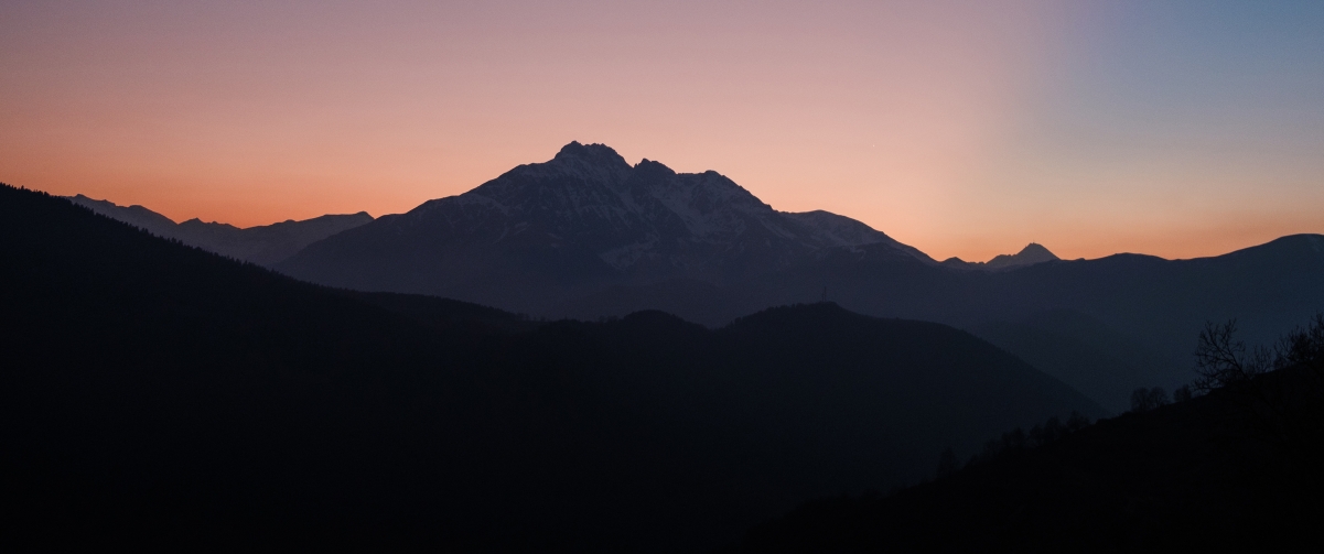 法国绝美村落日落盛景，4K高清壁纸，3440x1440分辨率，免费下载