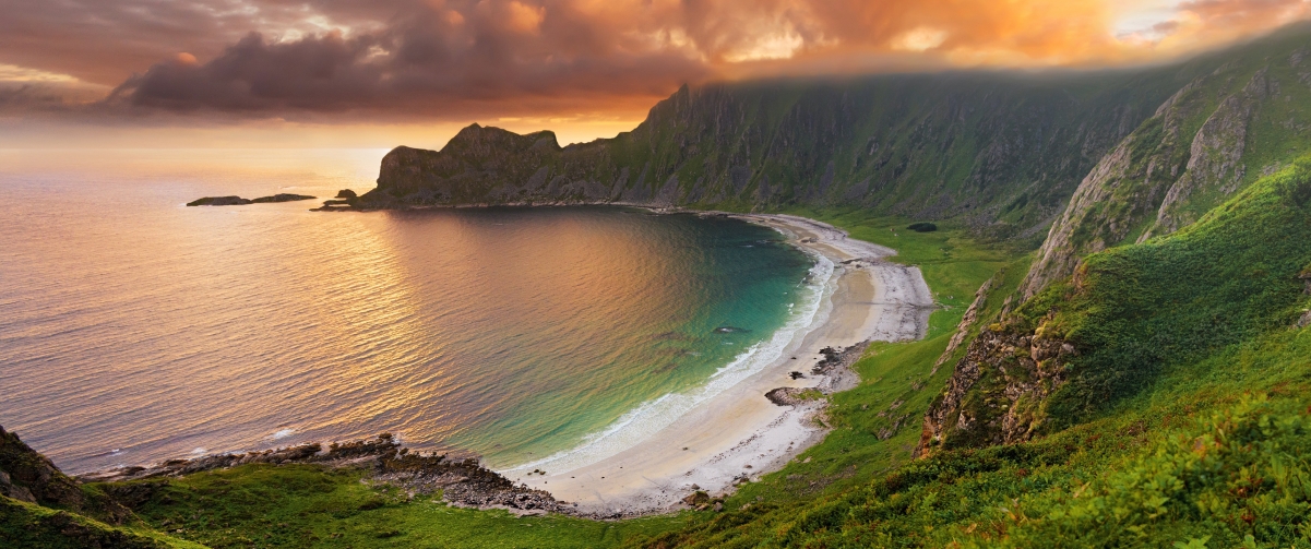 挪威绝美海滩风光，4K高清壁纸，3440x1440分辨率，一键下载