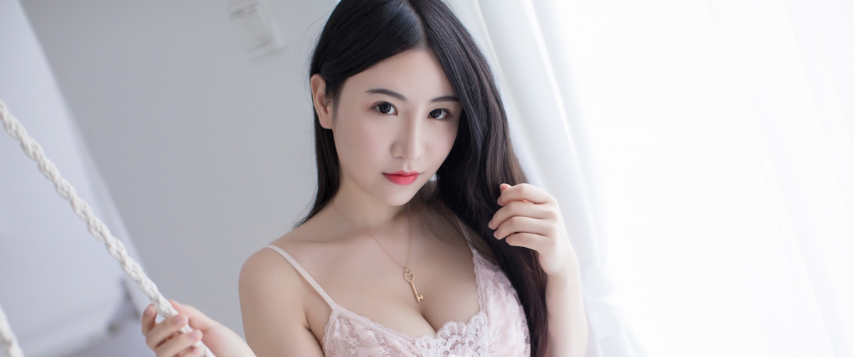 谢芷馨高清4K壁纸，性感蕾丝睡衣吊带裙美女，3440x1440超清下载