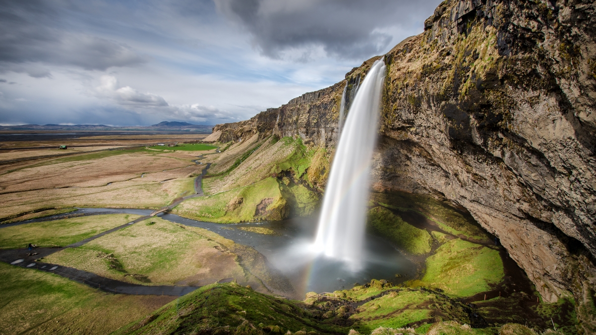 绝美塞里雅兰瀑布(Seljalandsfoss)风光，高清4K壁纸，3840x2160免费下载