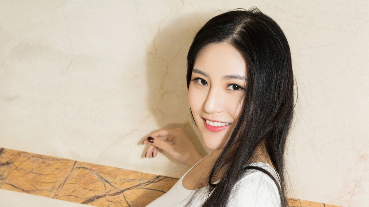 雅楠长发美女惊艳亮相，超高清4K壁纸，3840x2160分辨率，美图尽享下载
