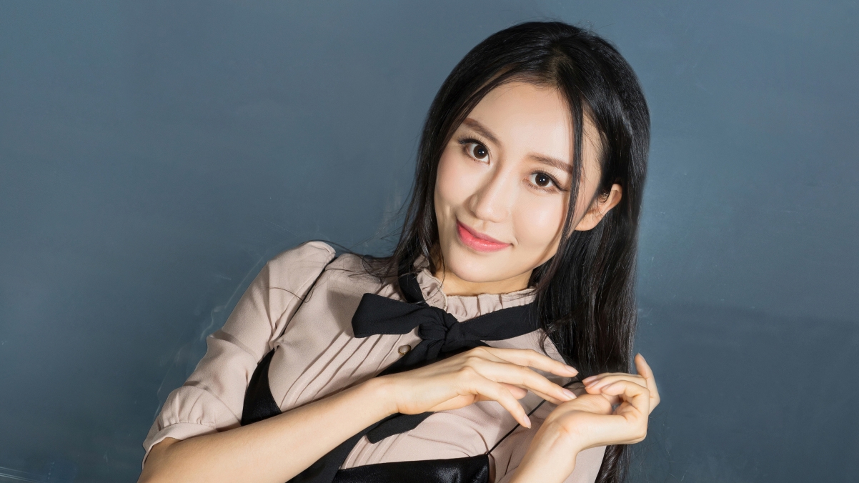 梦珊长发女神惊艳4K壁纸，超高清3840x2160美图免费下载
