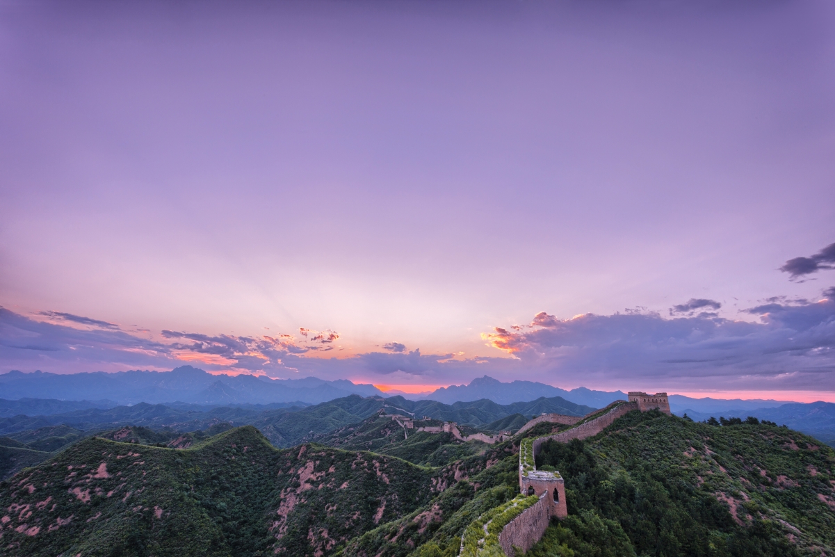 万里长城晨光美景，5K超清壁纸，4K高清风景图，震撼大图5614x3742，免费下载