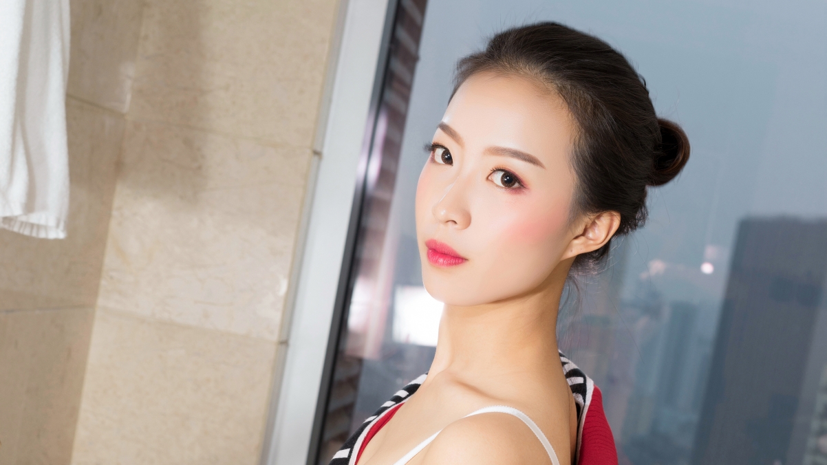 侧脸女神小羽惊艳亮相，超清4K壁纸，3840x2160分辨率，一键下载！
