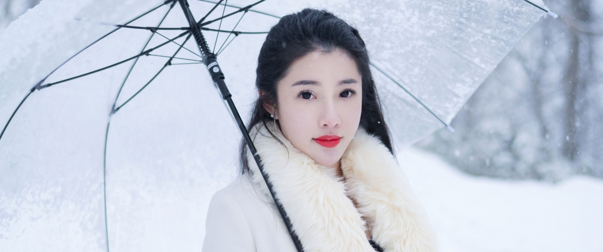 陈嘉嘉白色雪景高清4K壁纸，3440x1440美女图片，免费下载