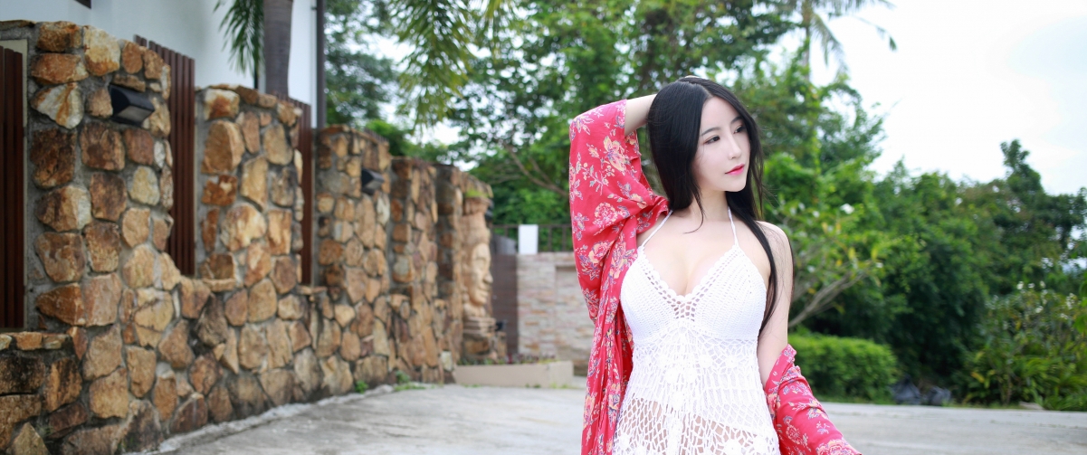 谢芷馨镂空睡衣高清美女壁纸，4K超清3440x1440分辨率，一键下载