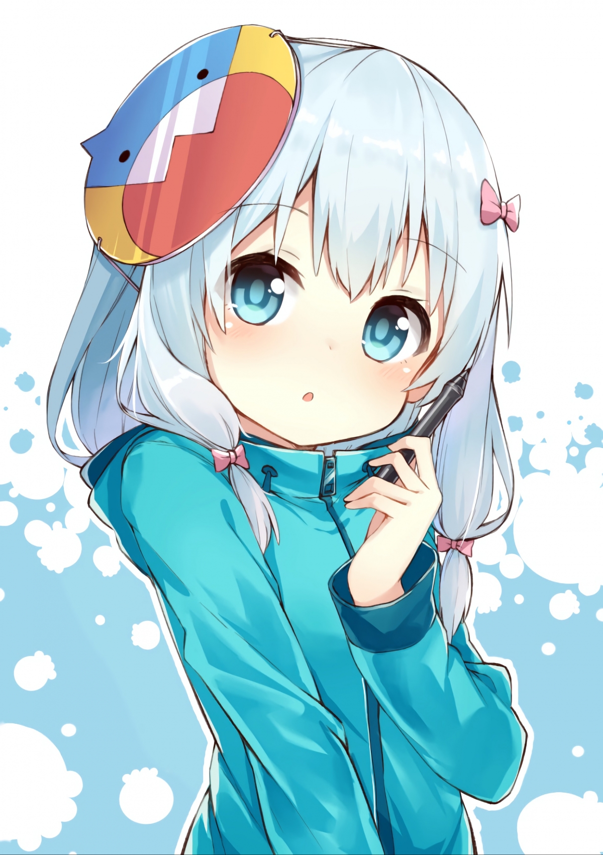 马尾辫蓝眼女孩4K手机壁纸，高清可爱，2304x3264分辨率，免费下载