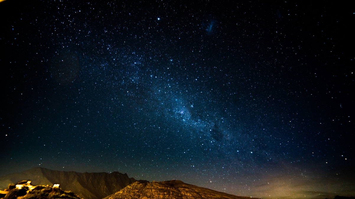 璀璨星空，星夜光辉，绝美4K高清壁纸，3840x2160分辨率，免费下载！