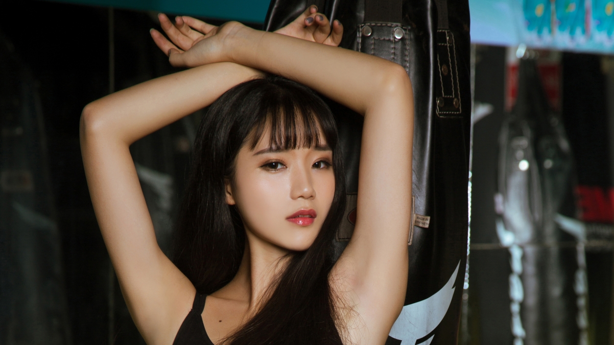 然花花健身房美女精选，超清4K壁纸下载，3840x2160高清分辨率