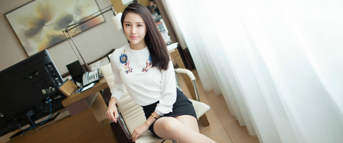 刘奕宁长发美女高清4K壁纸，3440x1440分辨率，清新桌面美图下载