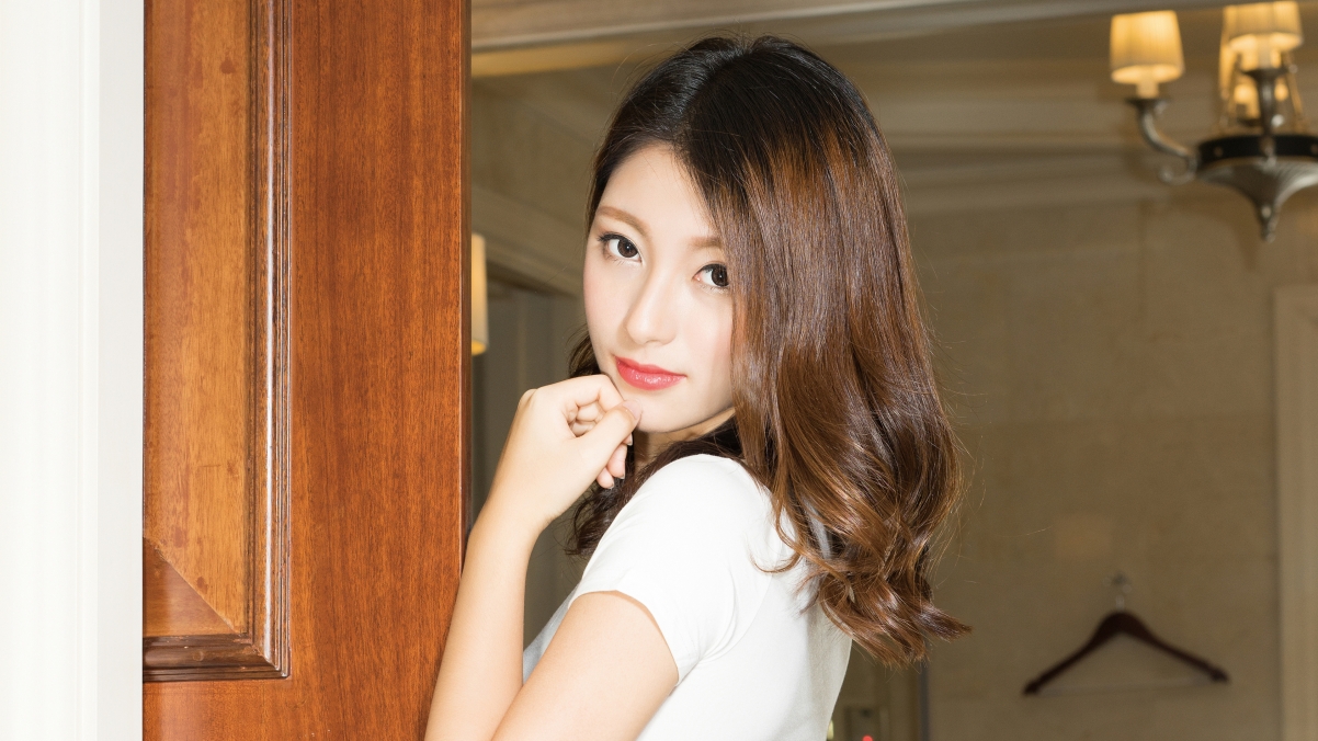 妮子长发美女写真，超清4K壁纸，3840x2160高清下载