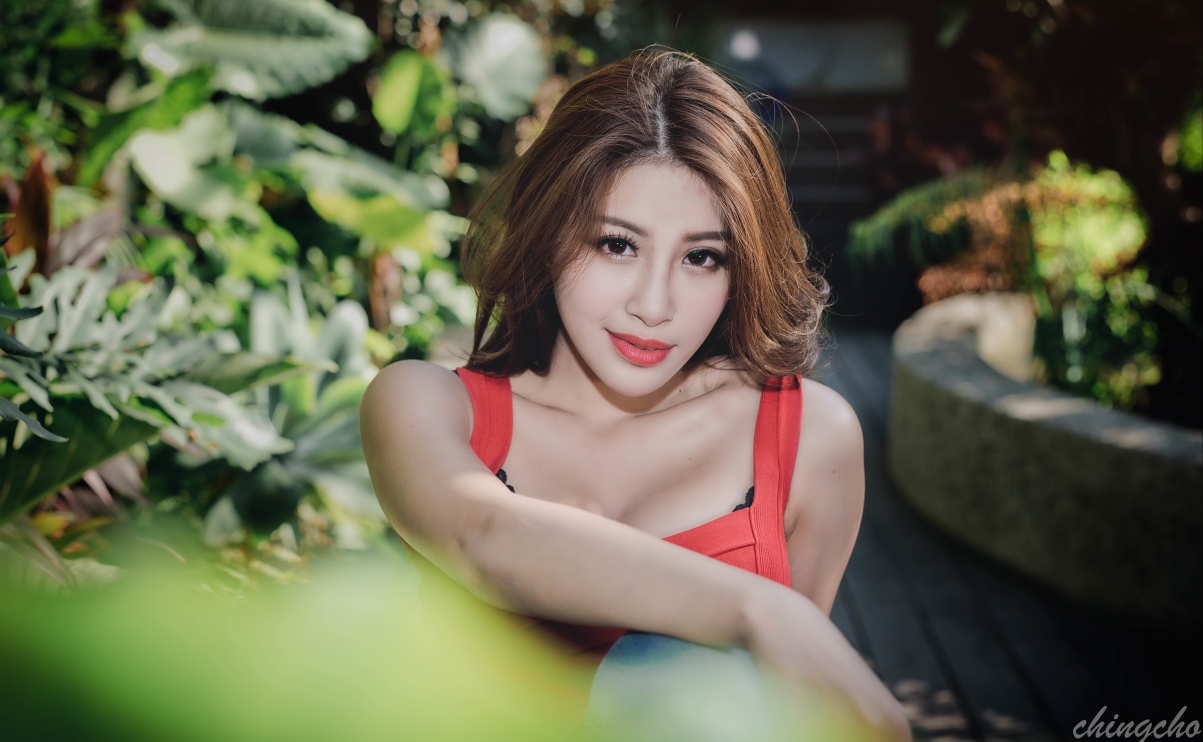 女孩甜美微笑，精选5K高清美女壁纸，4K画质，5120x3159大图畅享下载