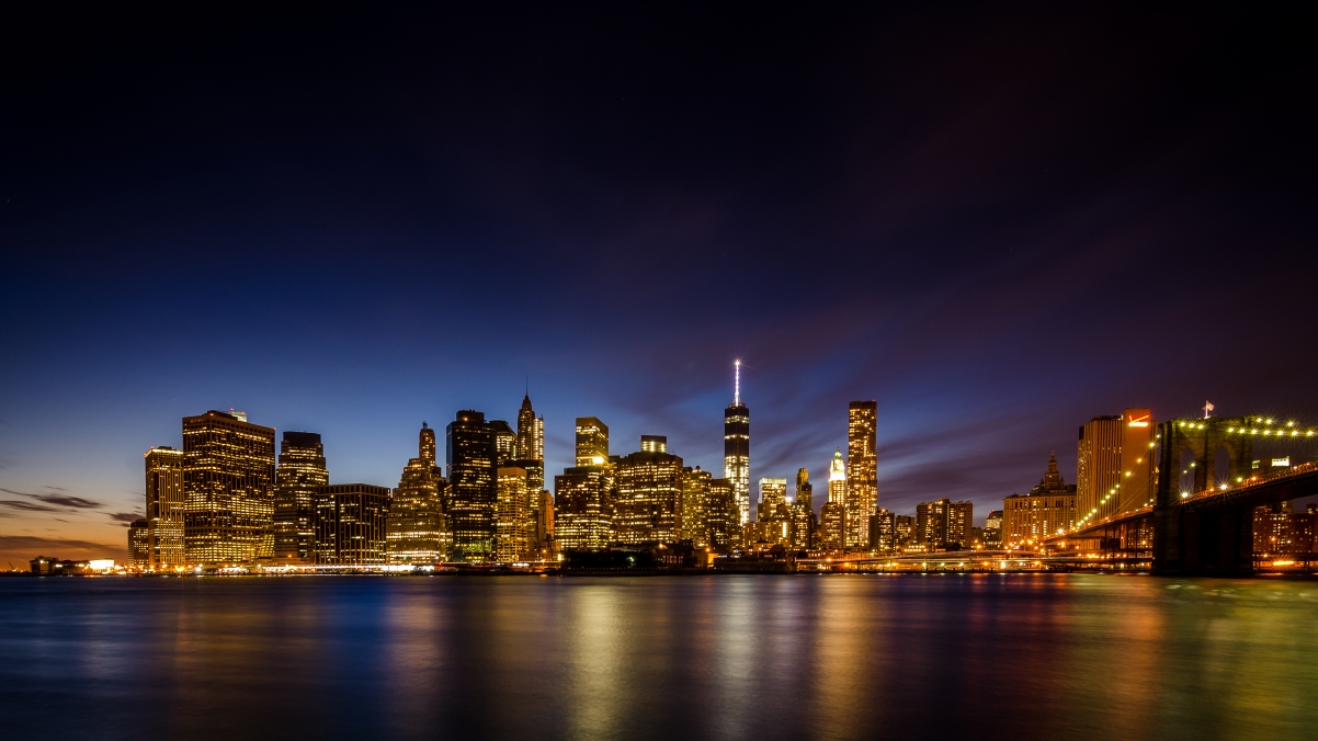 纽约布鲁克林大桥公园夜景，绝美4K高清壁纸，3840x2160分辨率，免费下载！