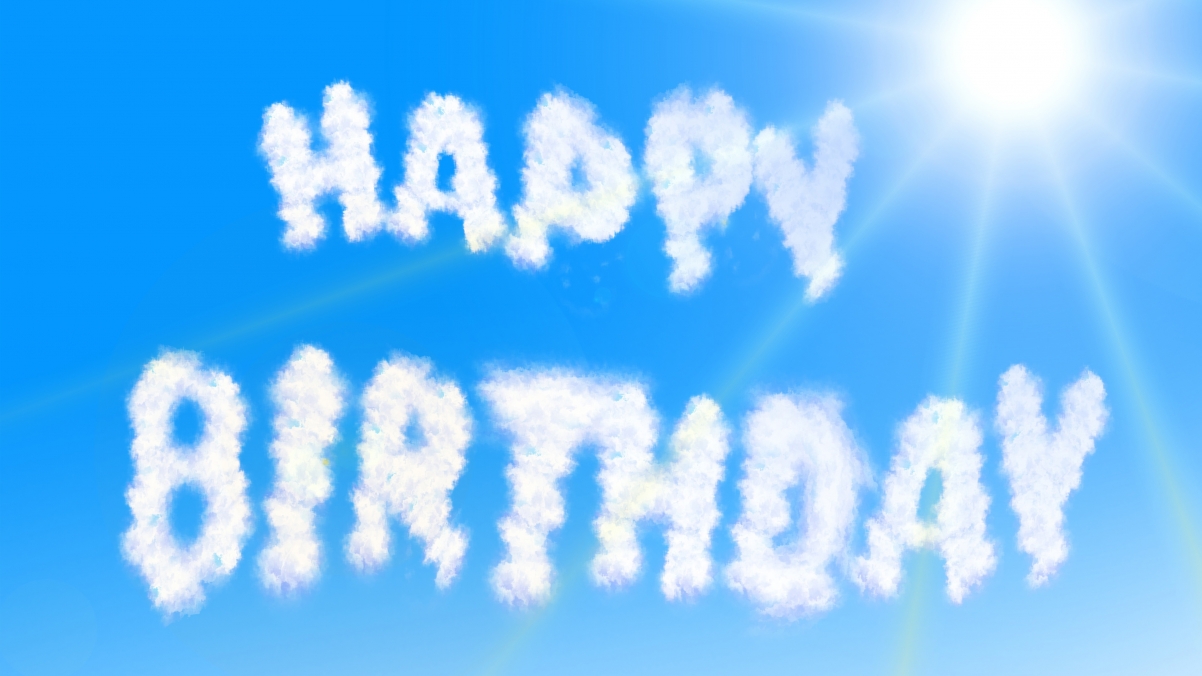 Happy Birthday! 畅享蓝天云彩4K高清壁纸，3840x2160分辨率，精美背景素材一键下载