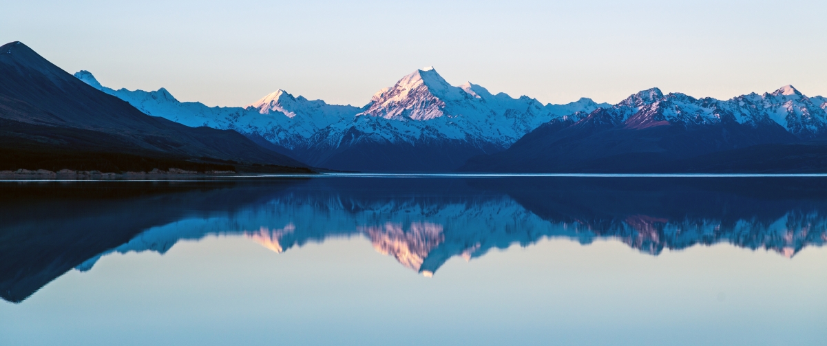 山水湖泊倒影绝美风景，4K高清壁纸3440x1440，一键下载尽享自然之美