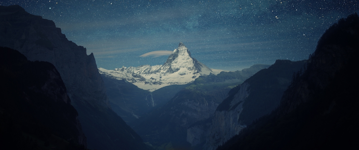 劳特布龙嫩山谷星夜，绝美4K风景壁纸，高清3440x1440下载