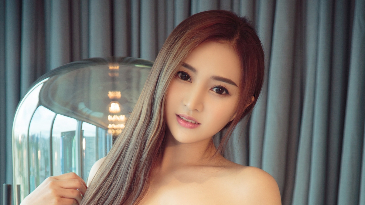 香肩长发美女小甜心4K超清壁纸，3840x2160高清下载