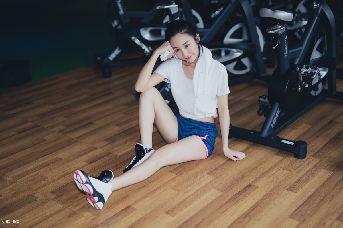 kuemma绫熙，绝美健身女孩壁纸，高清5K/4K画质，5472x3648超清下载