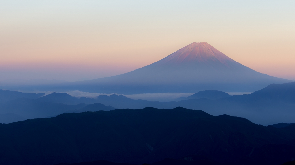 日本富士山绝美4K壁纸，高清风景图片，3840x2160分辨率，免费下载