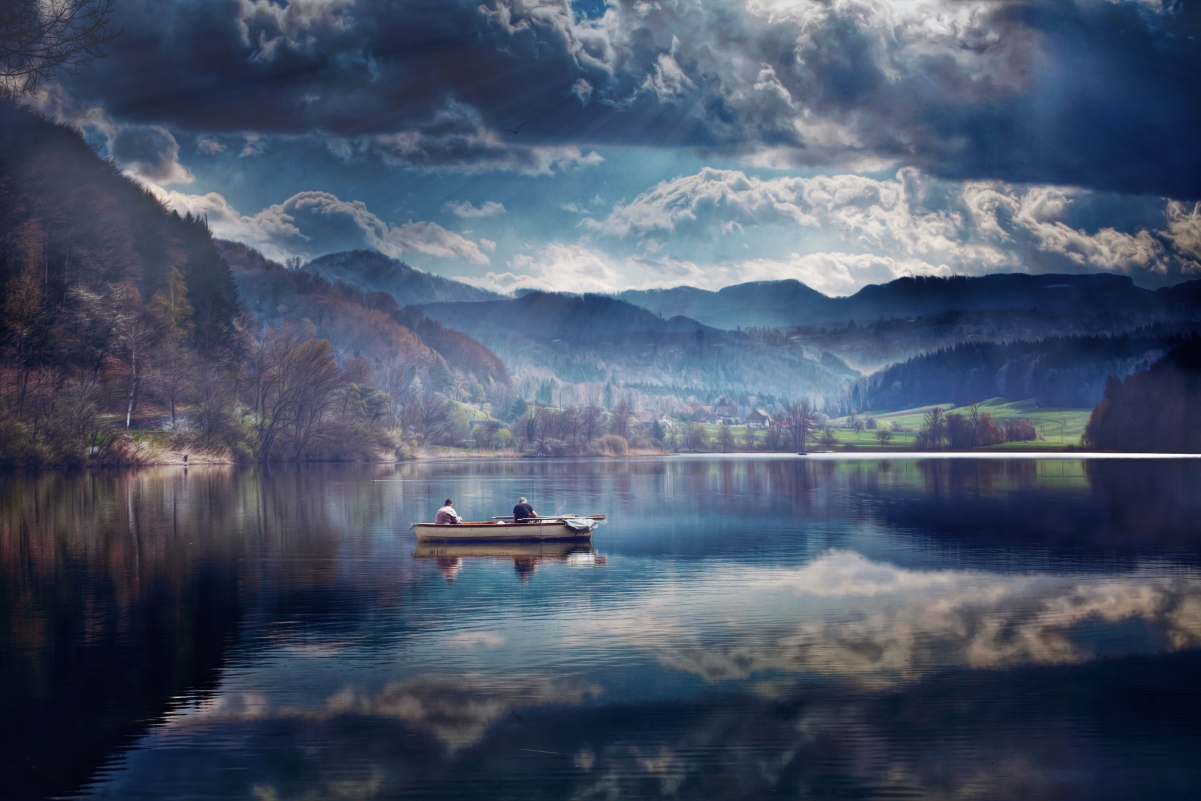 湖船倒影美景，4K高清风景与人物壁纸，4200x2800超清下载