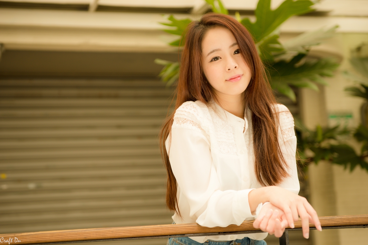 长发美女4K超清壁纸，可爱迷人，高清4300x2867，一键下载