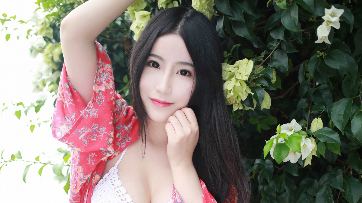 谢芷馨红裙倩影，长发清纯美女4K超清壁纸，3840x2160高清下载