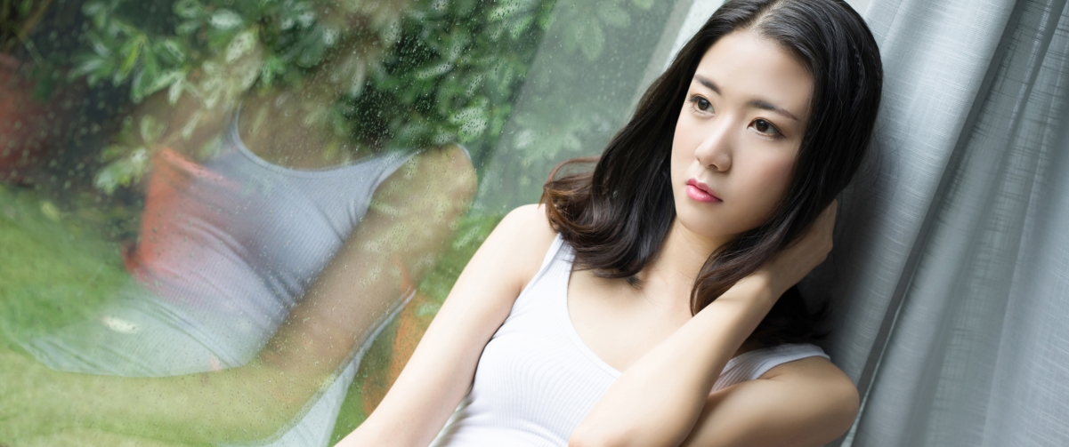 高清美女宁宁4K壁纸，居家长发美女3440x1440超清下载