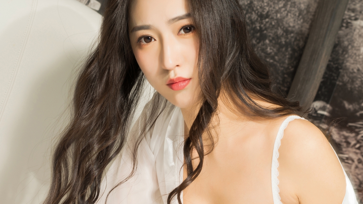 克拉女神姜璐，森女风白色睡衣美女，惊艳4K高清壁纸，3840x2160超清下载