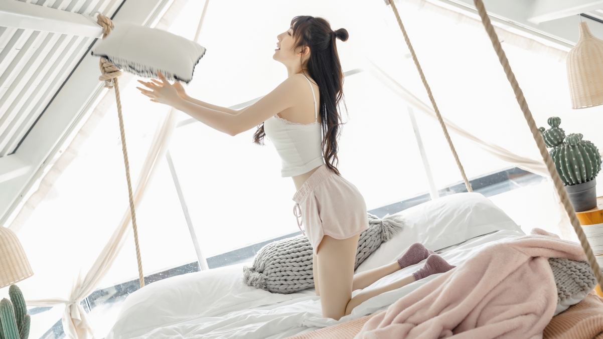 刘奕宁居家摄影精选，长发美女高清壁纸，美腿翘臀4K绝美呈现