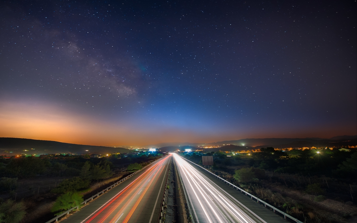塞浦路斯利马索尔夜景公路风光，超高清4K壁纸，3840x2400分辨率，免费下载