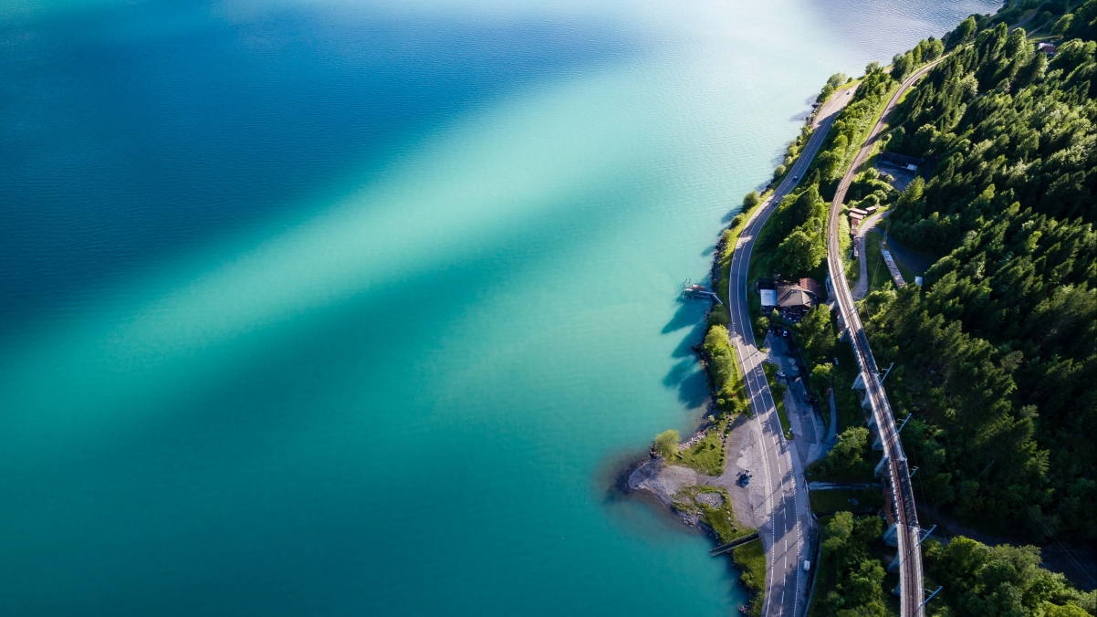 绝美海景，海边、道路、树林4K超清壁纸，高清3992x2246大图下载