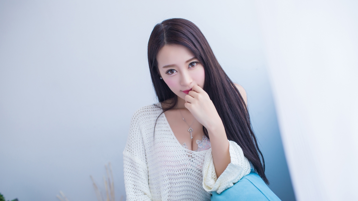 王曼妮长发飘逸，绝美4K壁纸，高清3840x2160美女图片，免费下载