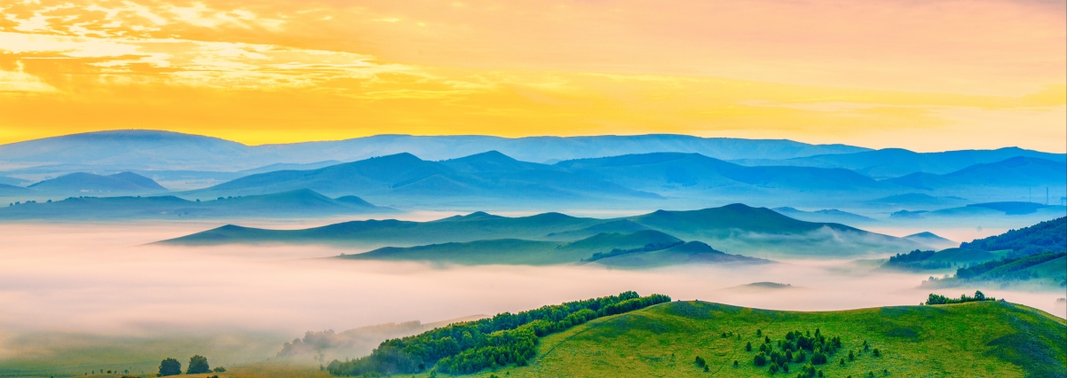 山峦云雾美景欣赏，精选5K与4K高清风景壁纸，5642x2000分辨率，免费下载
