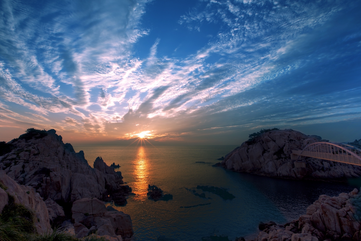 蔚山绝美日出，高清5K海边风景壁纸，震撼4K画质，5760x3840分辨率下载