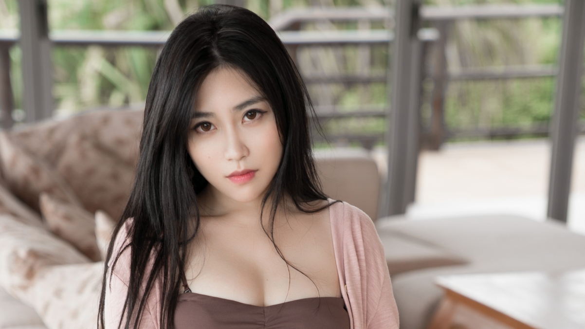清纯美女居家生活照，高清4K壁纸下载，绝美3840x2160分辨率