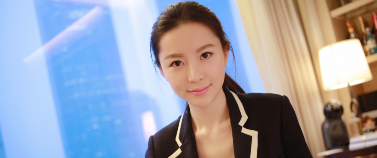 慕羽茜高清4K壁纸，黑色职业装美女，超清3440x1440分辨率，一键下载