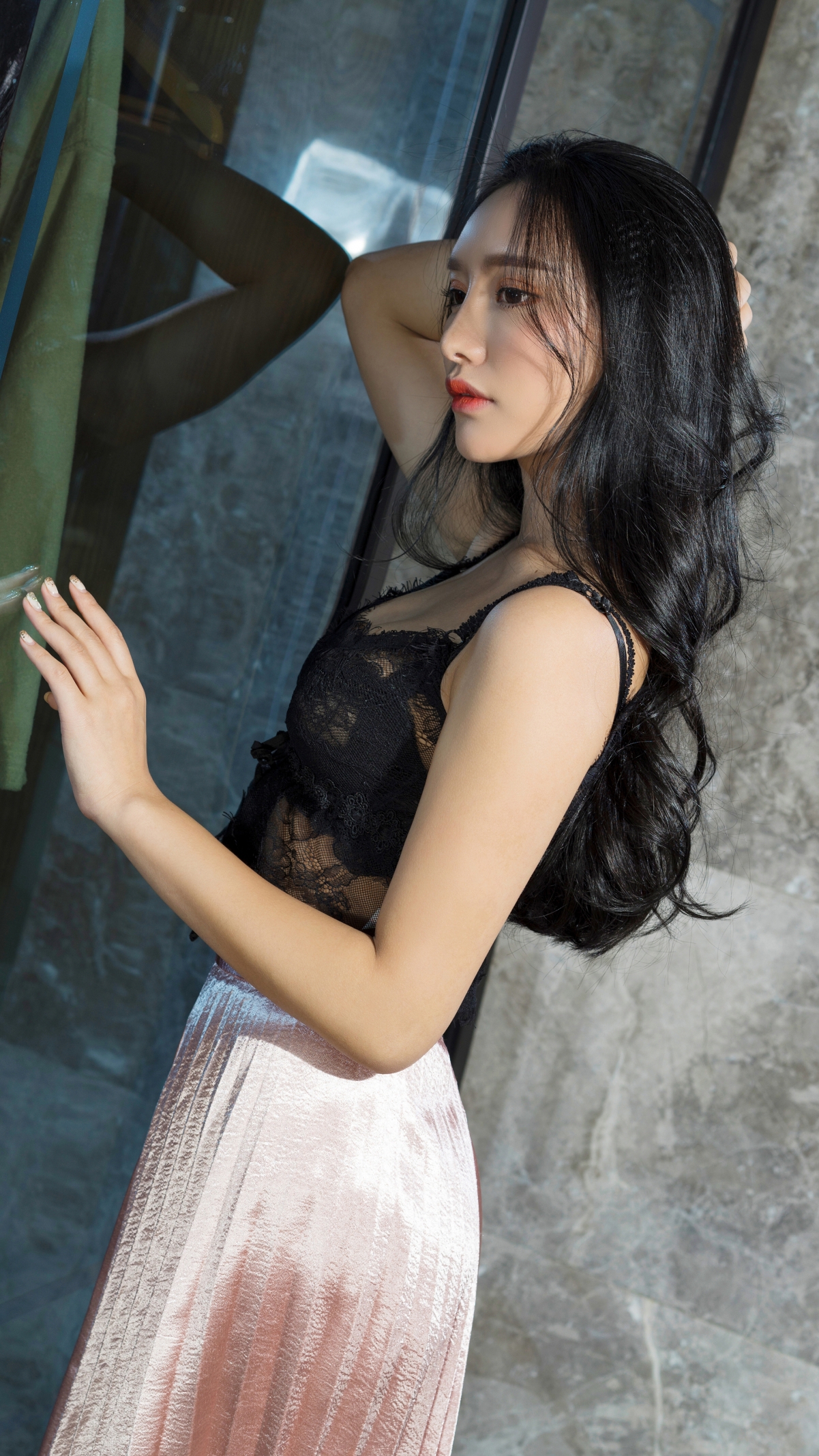 克拉女神小西绝美竖屏壁纸，4K高清2160x3840，手机专属美化图片下载