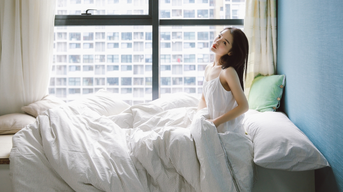 妮妮唯美床上摄影，高清4K美女壁纸，3840x2160超清下载