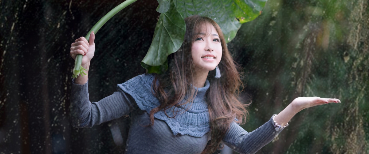 水绿叶植物美女高清壁纸，3440x1440 4K分辨率，精美图片下载