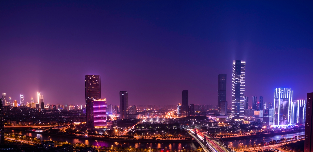 绝美城市夜景，4K高清风景壁纸，4000x1947分辨率，免费下载