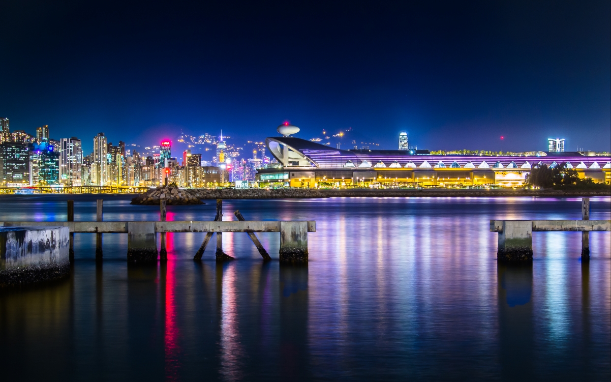 绝美海滨夜景，高清4K壁纸，3840x2400超清分辨率，一键下载！