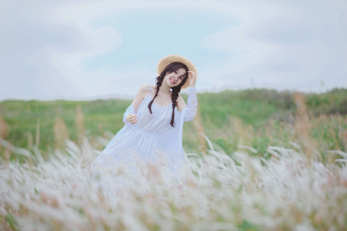 虞书欣户外可爱写真，绝美4K壁纸，高清美女图片，4096x2730超高清下载