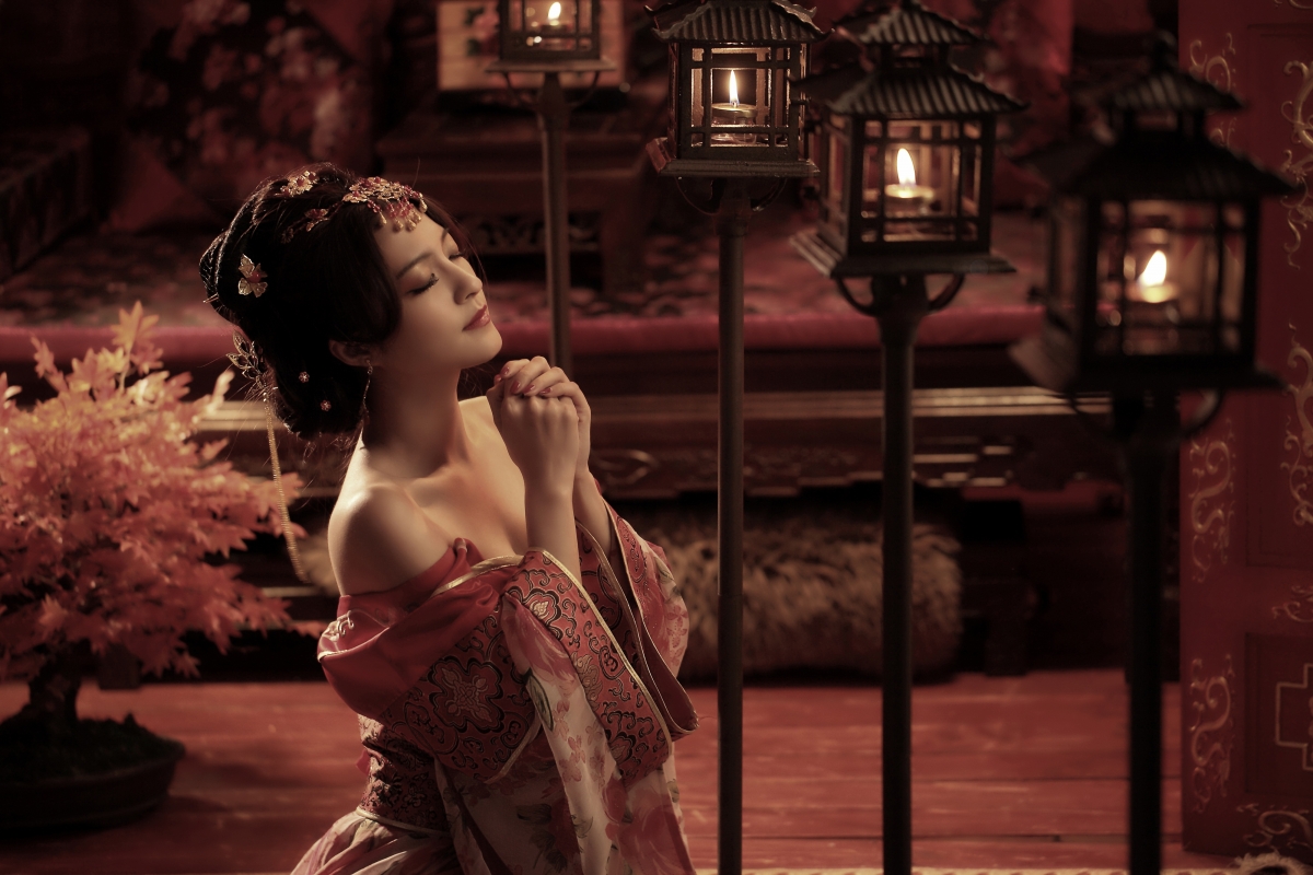祈福古装美女，绝美4K高清壁纸，4000x2667分辨率，免费下载
