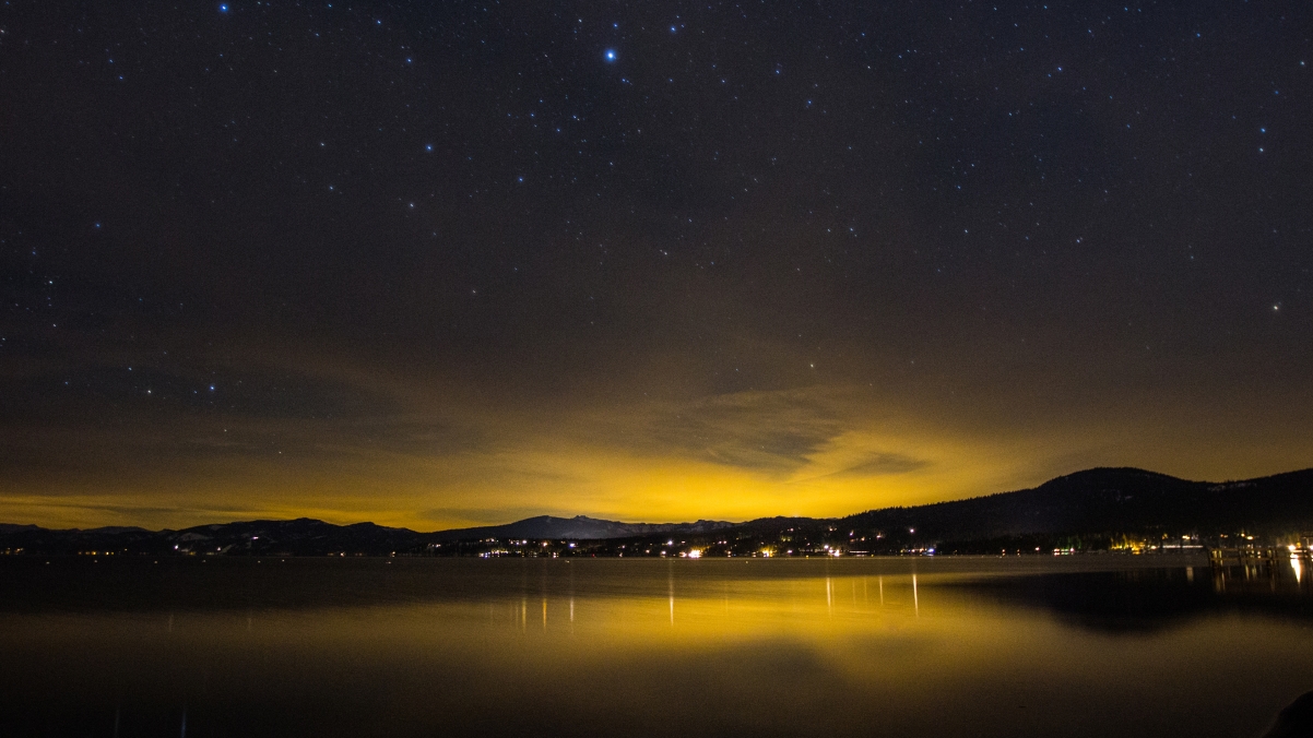 太浩湖星空璀璨，加州夜晚美景，4K高清壁纸免费下载