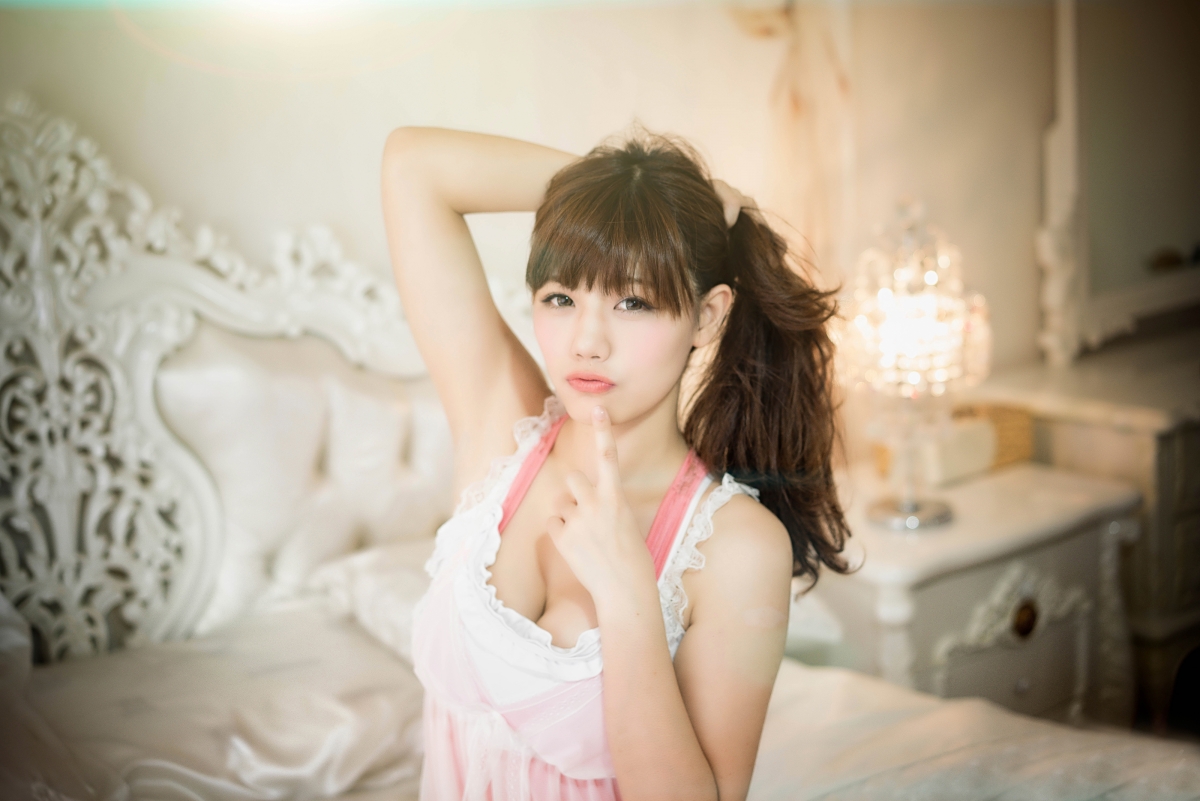可爱美女睡衣倩影，高清4K壁纸下载，绝美细节尽在眼前