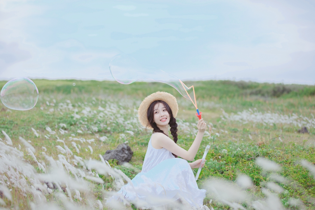 虞书欣户外清新写真，绝美4K壁纸，高清美女图片，电脑桌面必备，4096x2730超高清下载