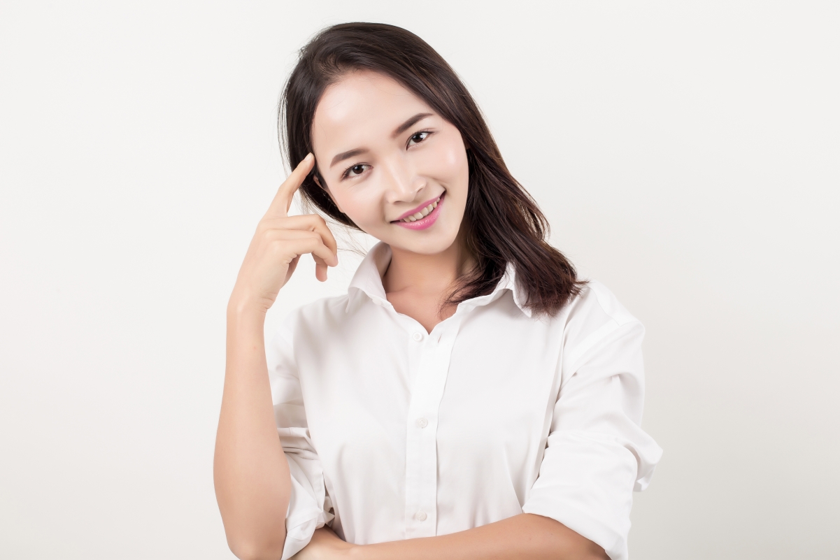 棚拍职业女性高清美图，手指点头瞬间，5K超清壁纸，4K美女精选，5200x3467下载
