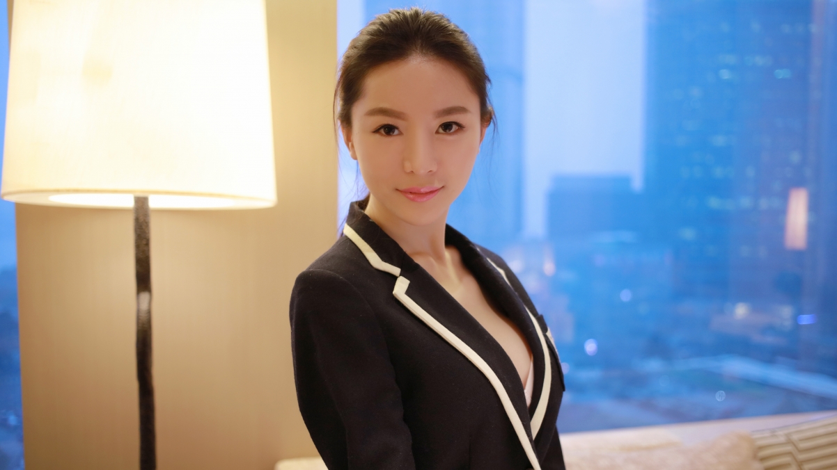 慕羽茜校园美女校服风采，精选4K高清壁纸，3840x2160分辨率畅享下载