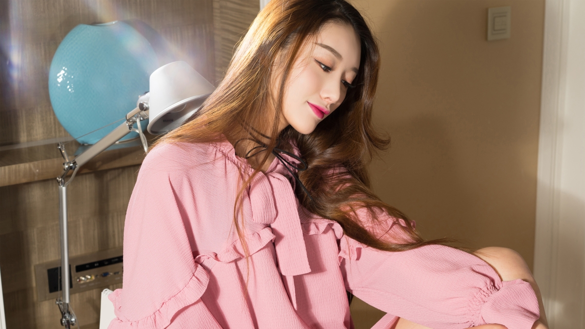 克拉女神菁菁绝美4K壁纸，高清美女图片，3840x2160分辨率畅享下载